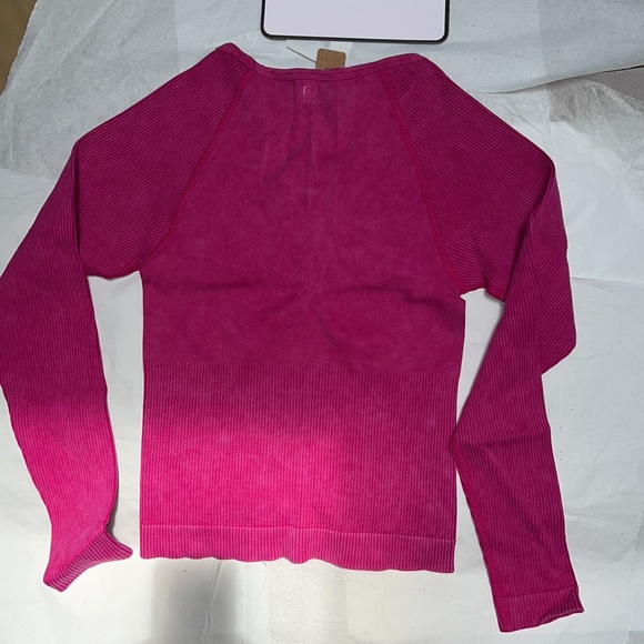 (M) Victoria’s Secret Seamless Active Top PINK COLLECTION - Picture 6 of 13